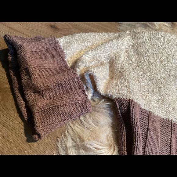 Umgee 2-Tone Short Sleeve Popcorn Ribbed Cable Scoop Neck Sweater - Picture 4 of 8